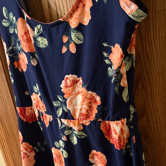 🆕Priceless Floral Navy Romper - Picture 7 of 7